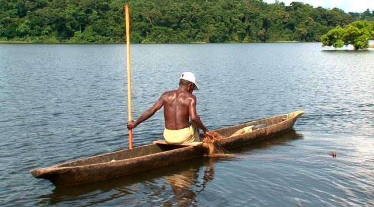 Pirogue traditionnelle sur l’Ogooué