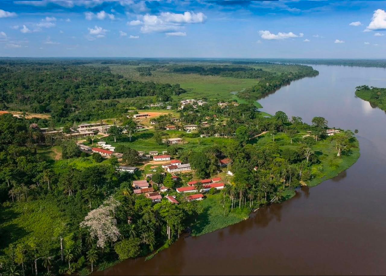 Village au bord du fleuve Ogooué